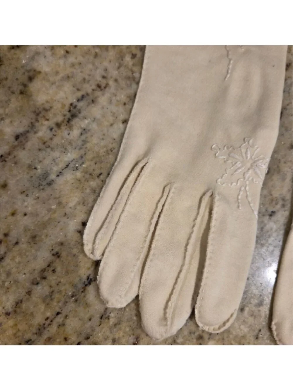 Vintage Womens Size S/M Cream Stretch Cotton Formal Gloves Embroidered Flower